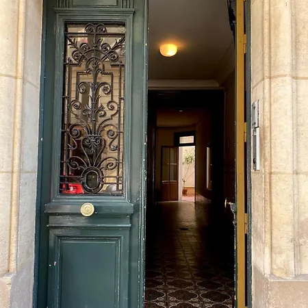 17 Proche Etoile Appartement *